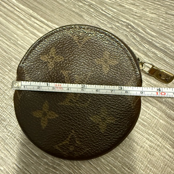 Authentic Louis Vuitton Round Coin Purse - Picture 9 of 11